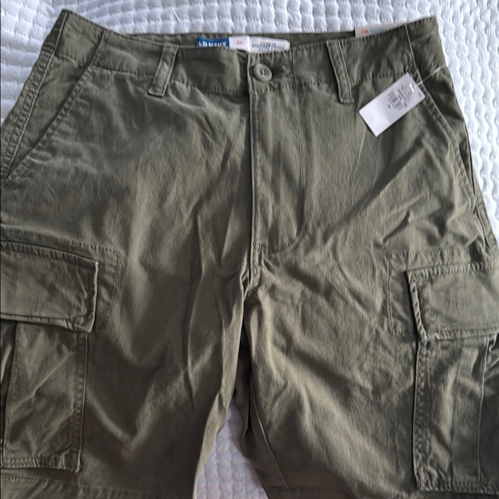 Old Navy Green Cargo Shorts with Relaxed Fit
